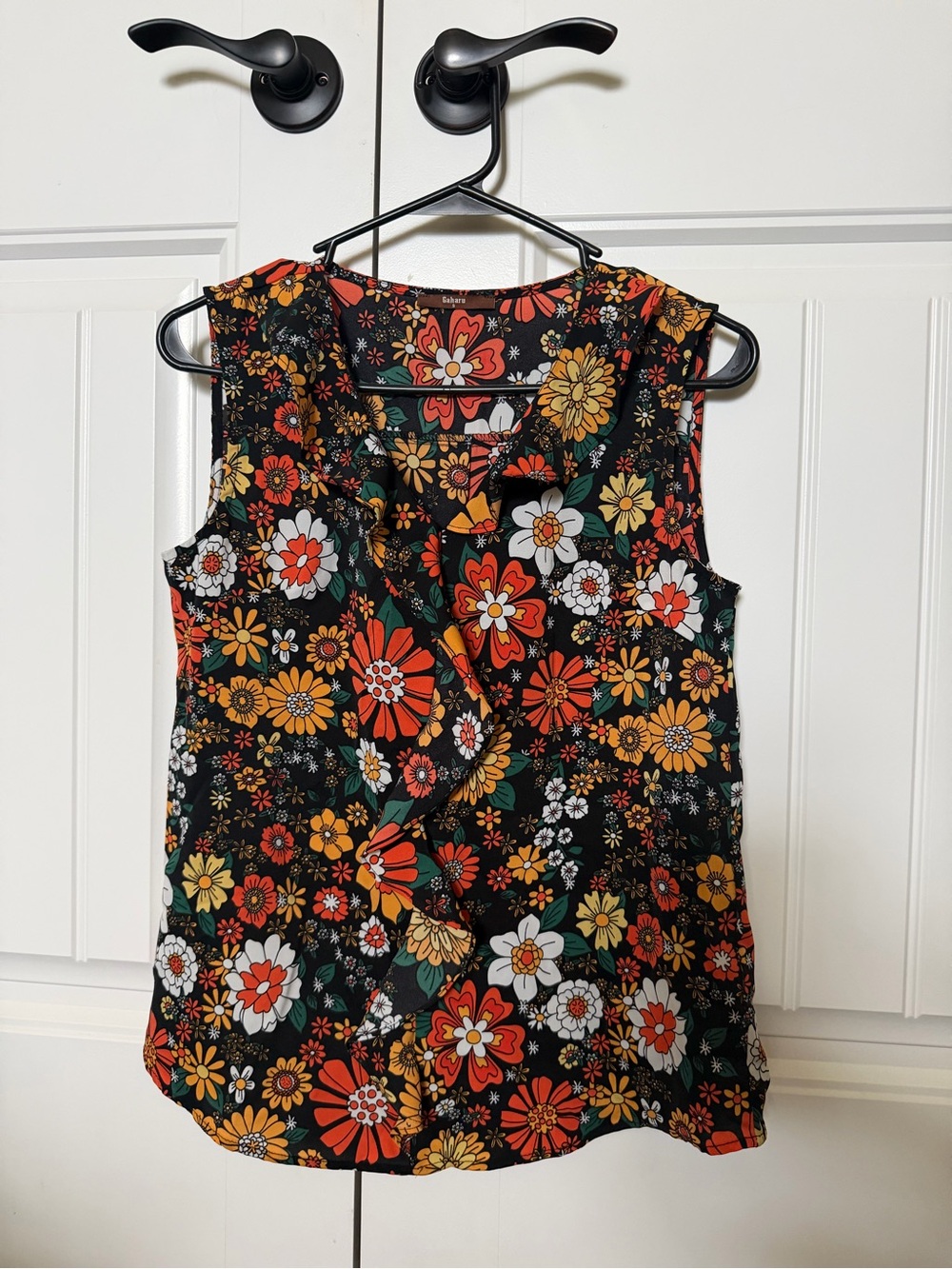 Gaharu Floral Ruffle V-Neck Sleeveless Blouse | Size Small